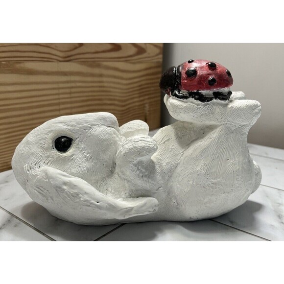 White Bunny With Ladybug Hide A Key Faux Rock Resin Vintage * READ - Picture 5 of 9